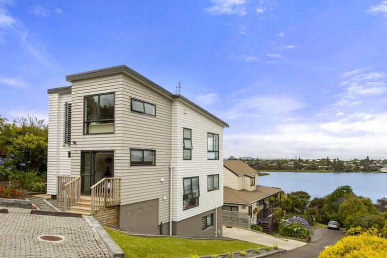Photo of property in 17a Constable Lane, West Harbour, Auckland, 0618