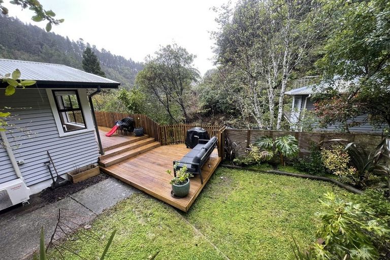 Photo of property in 155 Pinehaven Road, Pinehaven, Upper Hutt, 5019