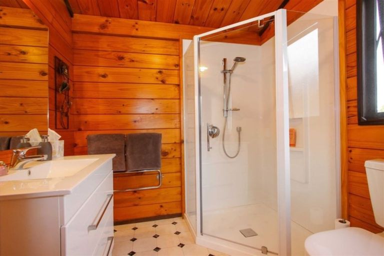 Photo of property in 100 Wharf Road, Clarks Beach, Pukekohe, 2679