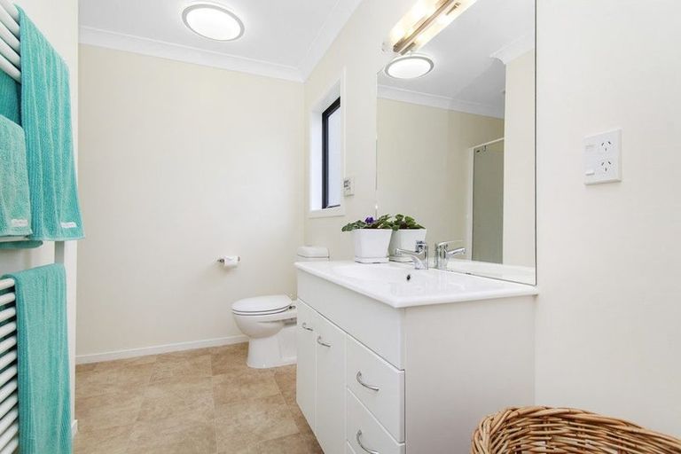 Photo of property in 189 Woodman Drive, Tawa, Wellington, 5028