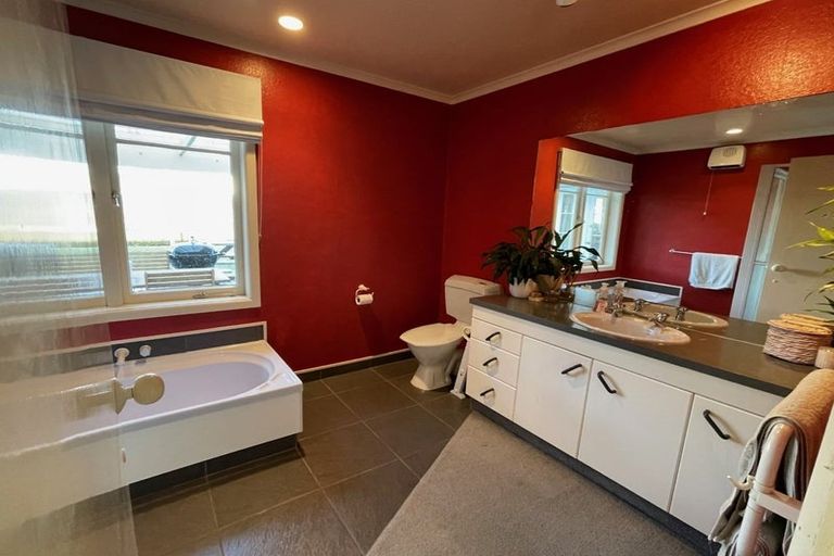 Photo of property in 40 Napier Road, Havelock North, 4130