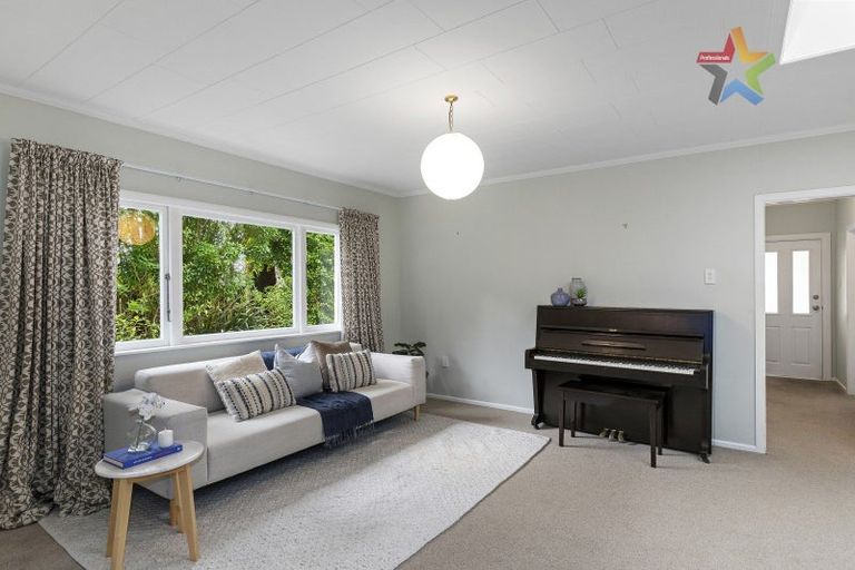 Photo of property in 34 Jocelyn Crescent, Pinehaven, Upper Hutt, 5019