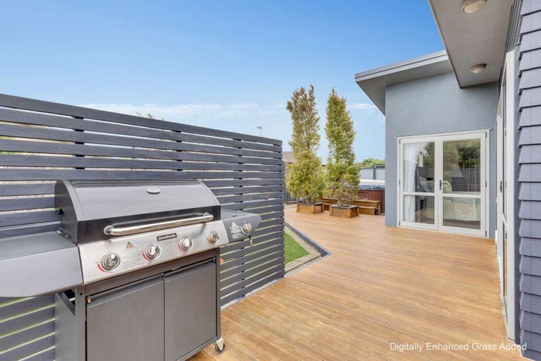 Photo of property in 5 Chestnut Close, Kelvin Grove, Palmerston North, 4414