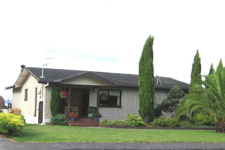 Photo of property in 22 Widmore Drive, Massey, Auckland, 0614