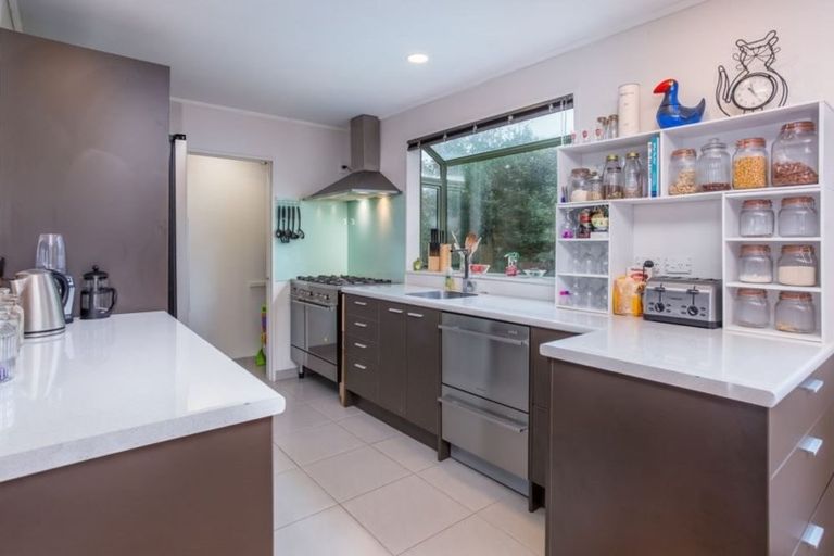 Photo of property in 4 Skybird Place, Glen Eden, Auckland, 0602