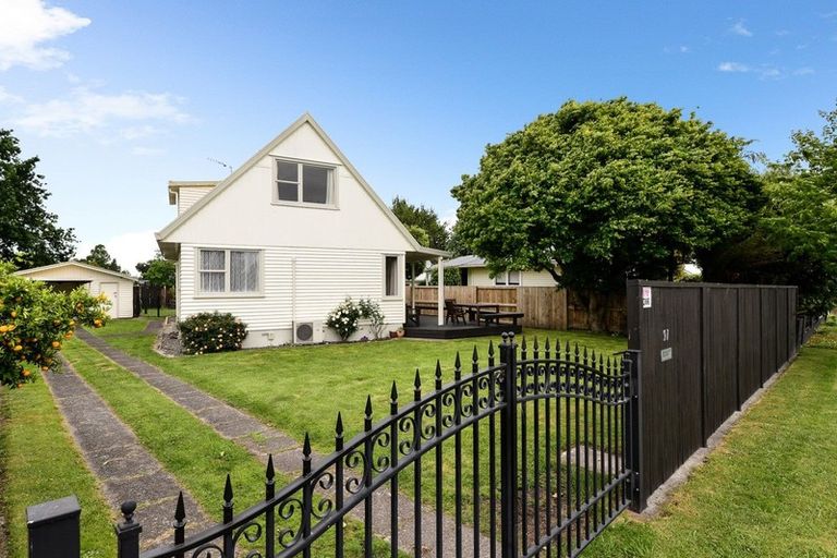 Photo of property in 97 Collins Road, Melville, Hamilton, 3206