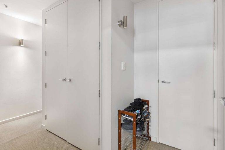 Photo of property in Montreaux Apartments, 7h/164 The Terrace, Wellington Central, Wellington, 6011