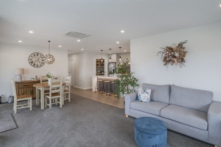 Photo of property in 7 Ronomor Place, Whitianga, 3510