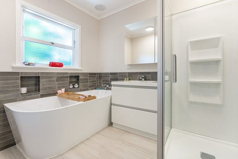 Photo of property in 1/14 Maritime Terrace, Birkenhead, Auckland, 0626