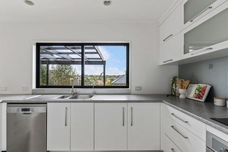 Photo of property in 1/62 Simmental Crescent, Somerville, Auckland, 2014