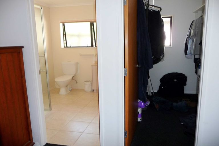 Photo of property in 8 Frank Frethey Place, Highlands Park, New Plymouth, 4312