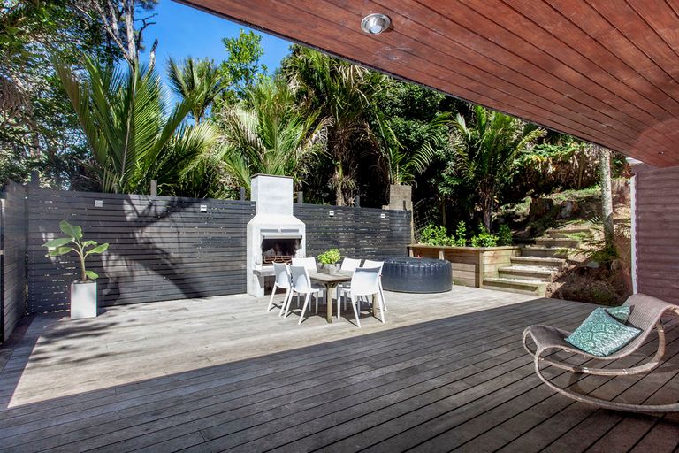 Photo of property in 24 Mahoe Road, Titirangi, Auckland, 0604