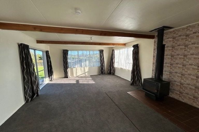 Photo of property in 6 Latham Stubbs Crescent, Waipawa, 4210