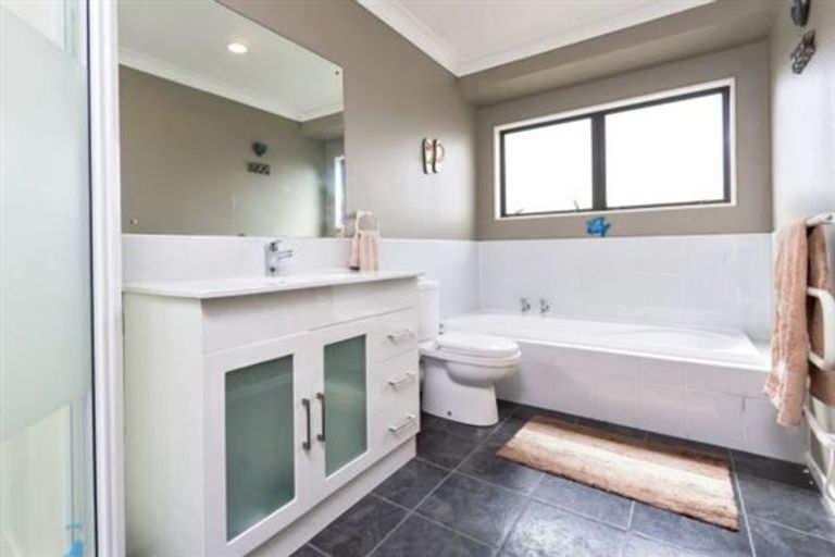 Photo of property in 1/19 Simmental Crescent, Somerville, Auckland, 2014