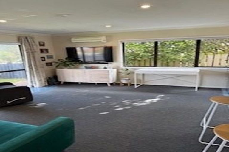 Photo of property in 1/20 Mandeville Crescent, Grenada Village, Wellington, 6037