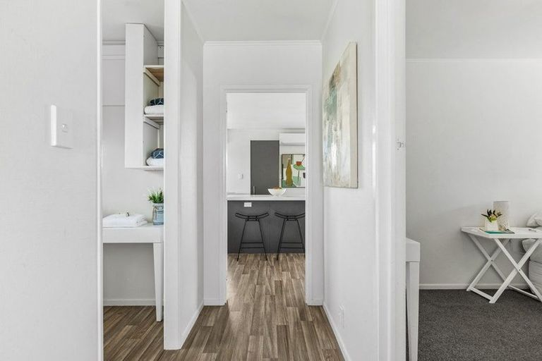 Photo of property in 2/111 Hobsonville Road, West Harbour, Auckland, 0618