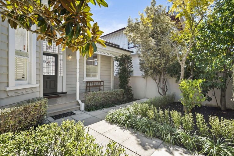 Photo of property in 63 Vauxhall Road, Devonport, Auckland, 0624