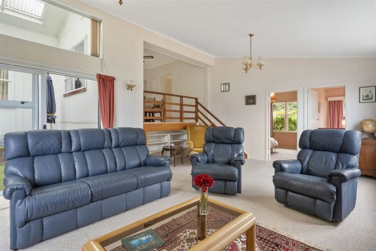 Photo of property in 32 Waitohu Road, York Bay, Lower Hutt, 5013