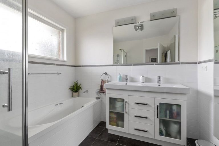 Photo of property in 9 Cardiff Street, Pukekohe, 2120