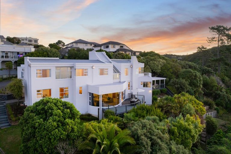 Photo of property in 28 Molyneux Close, Whitby, Porirua, 5024