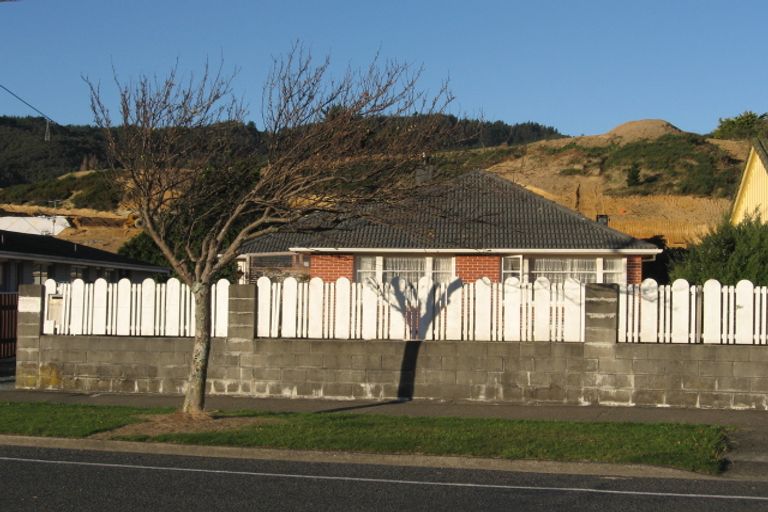 Photo of property in 207 Stokes Valley Road, Stokes Valley, Lower Hutt, 5019