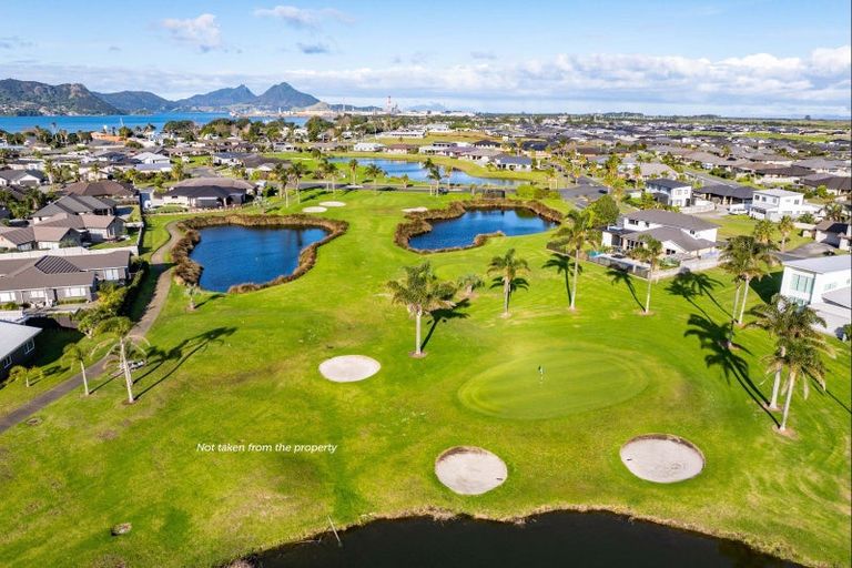 Photo of property in 82 Barbados Way, One Tree Point, 0118