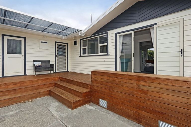 Photo of property in 2 Holyrood Street, Taradale, Napier, 4112