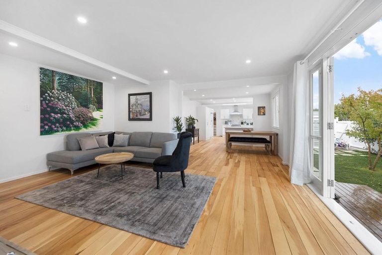 Photo of property in 24 Walmer Road, Point Chevalier, Auckland, 1022