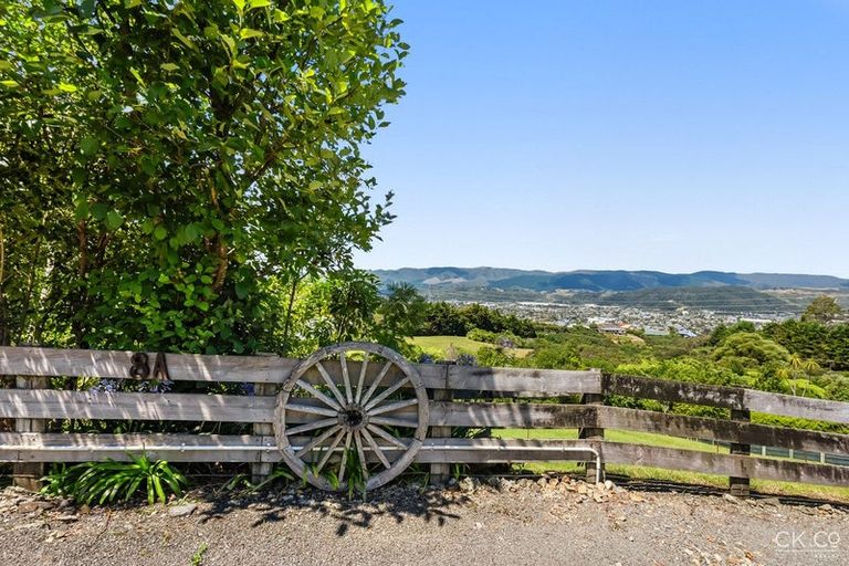 Photo of property in 8a Garrett Place, Riverstone Terraces, Upper Hutt, 5018