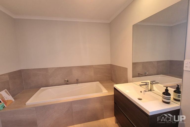 Photo of property in 1 Ko Tohu Place, Hobsonville, Auckland, 0616