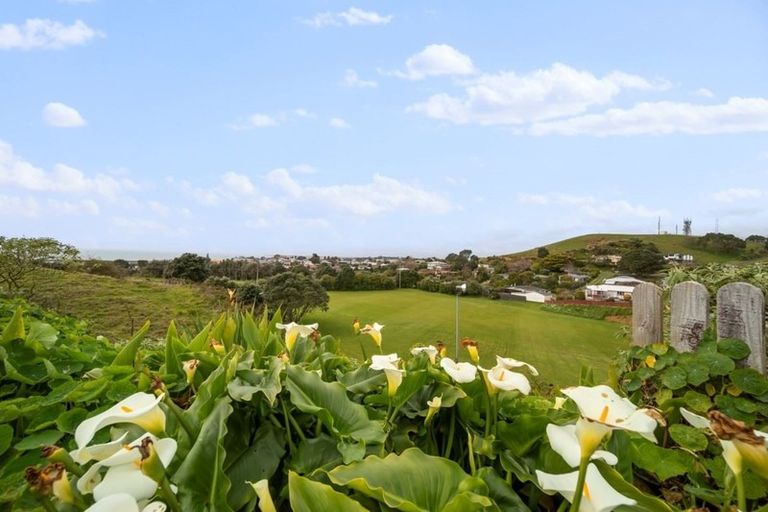 Photo of property in 97d Pioneer Road, Moturoa, New Plymouth, 4310