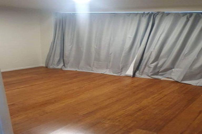 Photo of property in 32 Hepburn Road, Glendene, Auckland, 0602