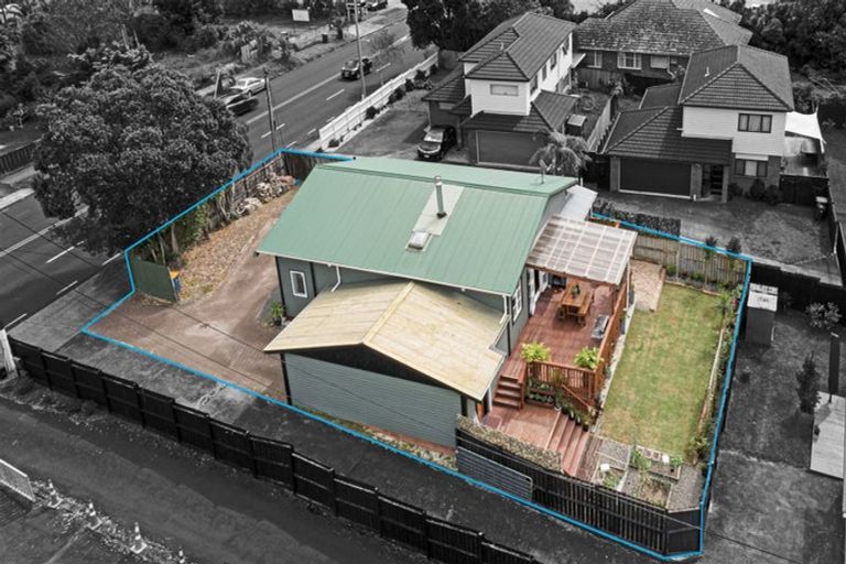 Photo of property in 1/275 Great North Road, Henderson, Auckland, 0612