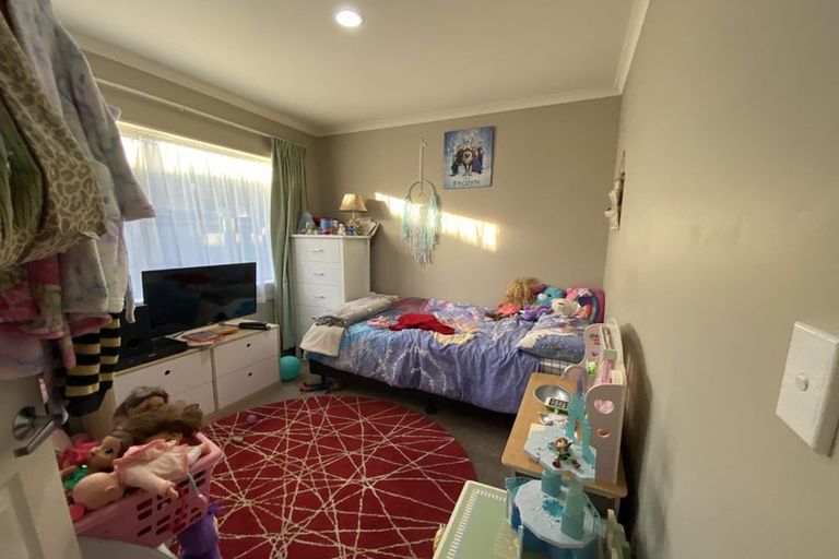 Photo of property in 13 Aragon Grove, Kingsley Heights, Upper Hutt, 5018