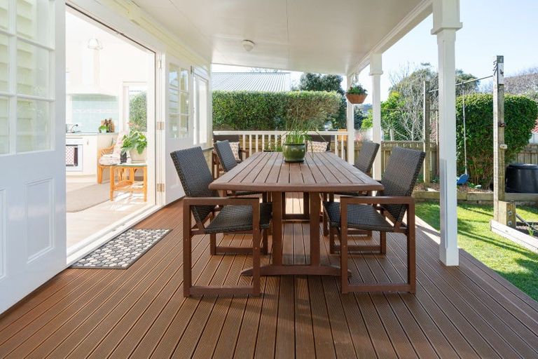 Photo of property in 57 Severn Street, Island Bay, Wellington, 6023