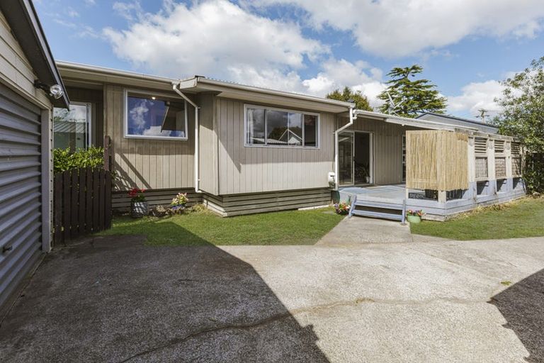Photo of property in 2/56 Greenhaven Avenue, Opaheke, Papakura, 2113