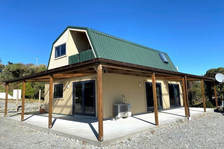 Photo of property in 124 Tasman Street, Karoro, Greymouth, 7805