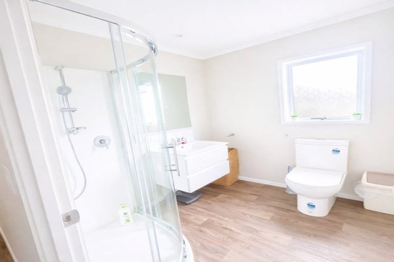 Photo of property in 19a Mackenzie Street, Te Atatu South, Auckland, 0610