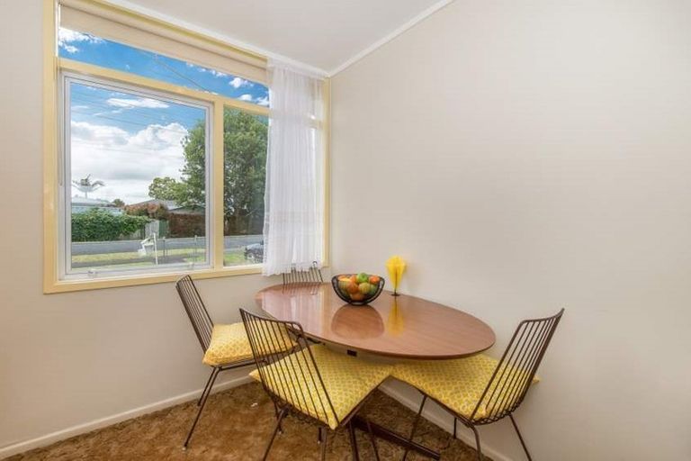 Photo of property in 98 Taikata Road, Te Atatu Peninsula, Auckland, 0610