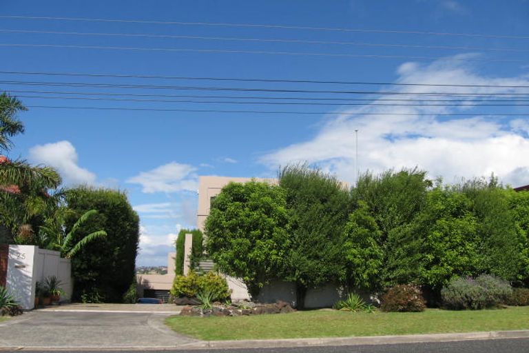 Photo of property in 1/25 Ridge Road, Waiake, Auckland, 0630