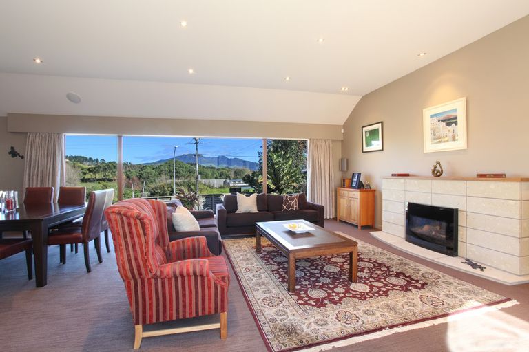 Photo of property in 1 Lorenzen Bay Road, Raglan, 3225