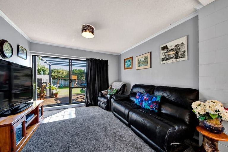 Photo of property in 84 Pioneer Road, Moturoa, New Plymouth, 4310