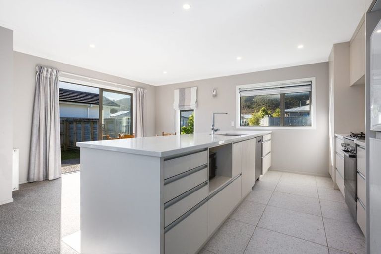 Photo of property in 11 Henrietta Maxwell Grove, Wainuiomata, Lower Hutt, 5014