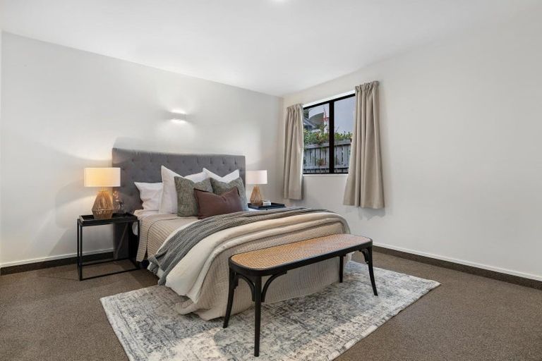 Photo of property in 17b Wynyard Crescent, Fernhill, Queenstown, 9300