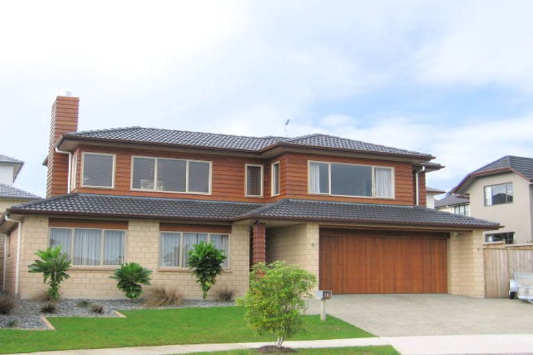 Photo of property in 18 Fernloche Place, Flat Bush, Auckland, 2016