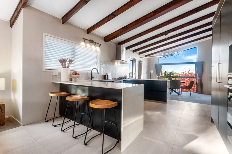Photo of property in 30 Meadowvale Avenue, Forrest Hill, Auckland, 0620