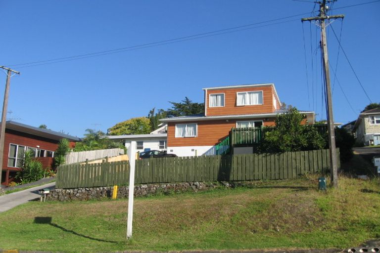 Photo of property in 2/20 Hogans Road, Glenfield, Auckland, 0629