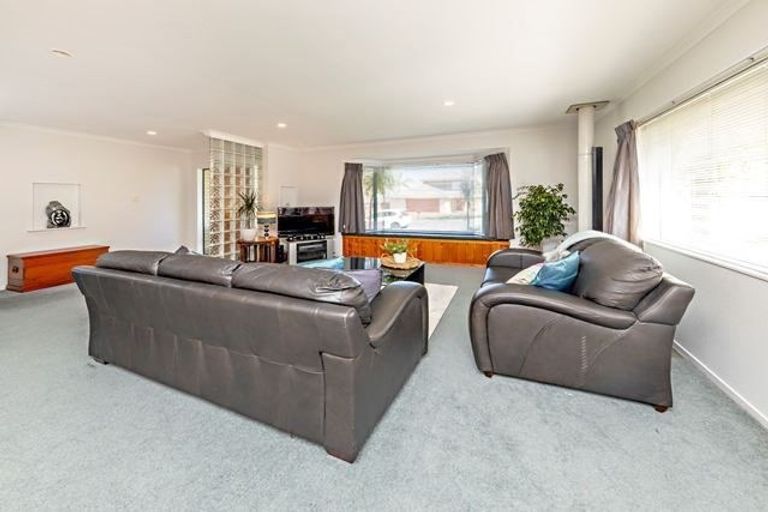 Photo of property in 22 Stewart Gibson Place, Manurewa, Auckland, 2105