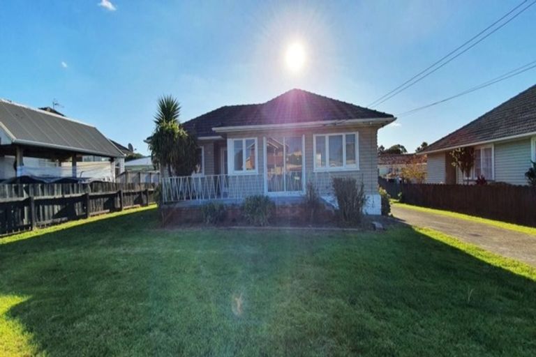 Photo of property in 30 Royton Avenue, Mangere East, Auckland, 2024