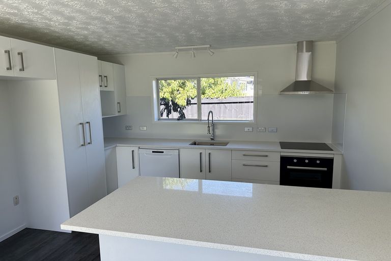 Photo of property in 1/29 Garelja Road, Henderson, Auckland, 0612